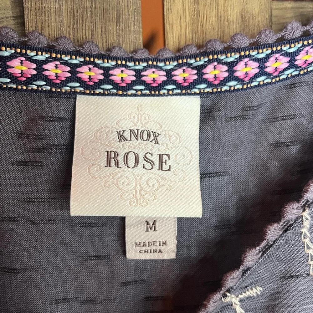 Knox Rose Womens size medium. Flowy Embroidered Gray Sleeveless Top. - Picture 2 of 7